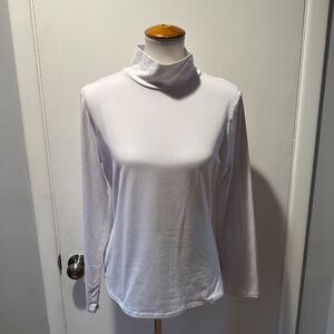 Yummy Soft Turtleneck Shirt - Size XL.‎